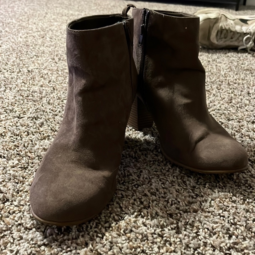 Super cute brown zip up booties